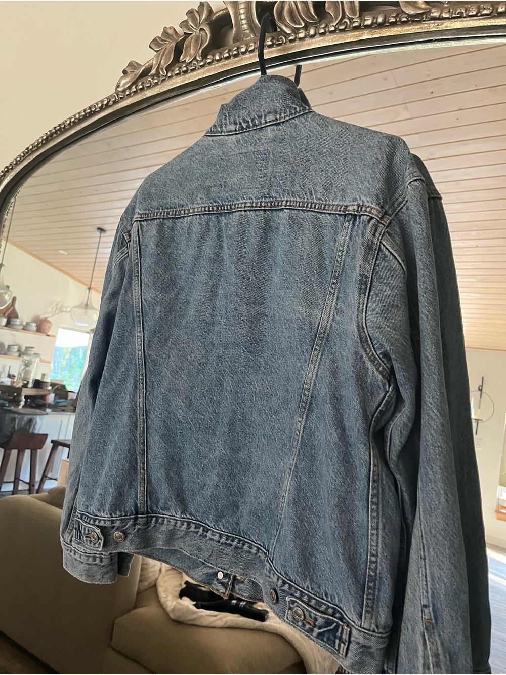 Levi's Women's Medium Blue Denim Trucker Jacket - Picture 3 of 3